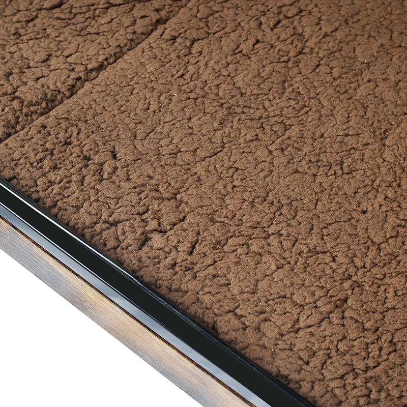 Binnen houten meubelstijl hondenkooi met kussen en wielen Binnen houten meubelstijl hondenkooi met kussen en wielen